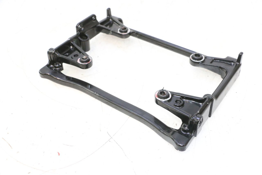 photo de VERKLEIDUNG HINTEN MITTE UNTER HONDA XRV AFRICA TWIN 750 (1990 - 1992) - Technische Nahaufnahme