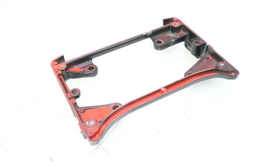 photo de VERKLEIDUNG HINTEN MITTE UNTER HONDA XRV AFRICA TWIN 750 (1990 - 1992) - Details der Befestigungspunkte