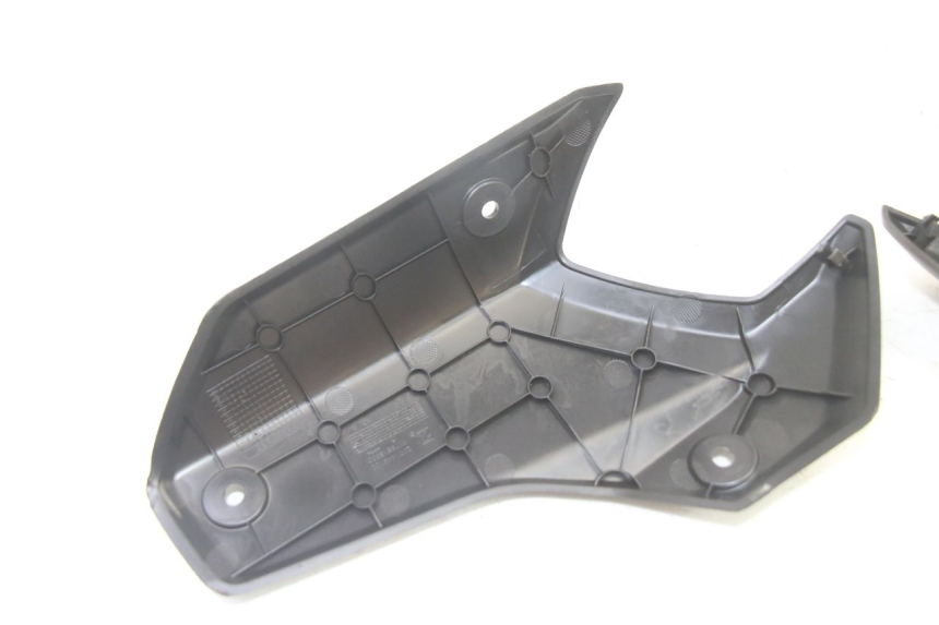 photo de HECKVERKLEIDUNG VERBINDUNG PEUGEOT KISBEE 4T 50 (2018 - 2022) - Alternative Perspektive