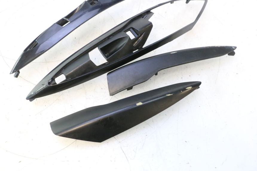 photo de VERKLEIDUNG HINTEN MITTE PIAGGIO LIBERTY IGET 4T 50 (2021 - 2025) - Details der Befestigungspunkte