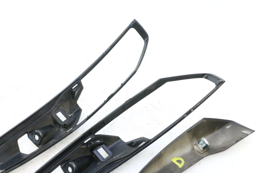 photo de VERKLEIDUNG HINTEN MITTE PIAGGIO LIBERTY IGET 4T 50 (2021 - 2025) - Kennzeichnungen und Originalreferenzen