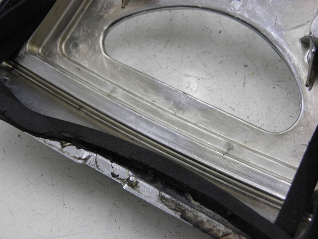 photo de VERKLEIDUNG HINTEN MITTE LML DLX 2T 125 (2008) - Details der Befestigungspunkte