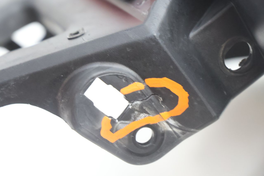 photo de VERKLEIDUNG HINTEN MITTE PEUGEOT LUDIX BLASTER 50 (2006 - 2014) - Details der Befestigungspunkte