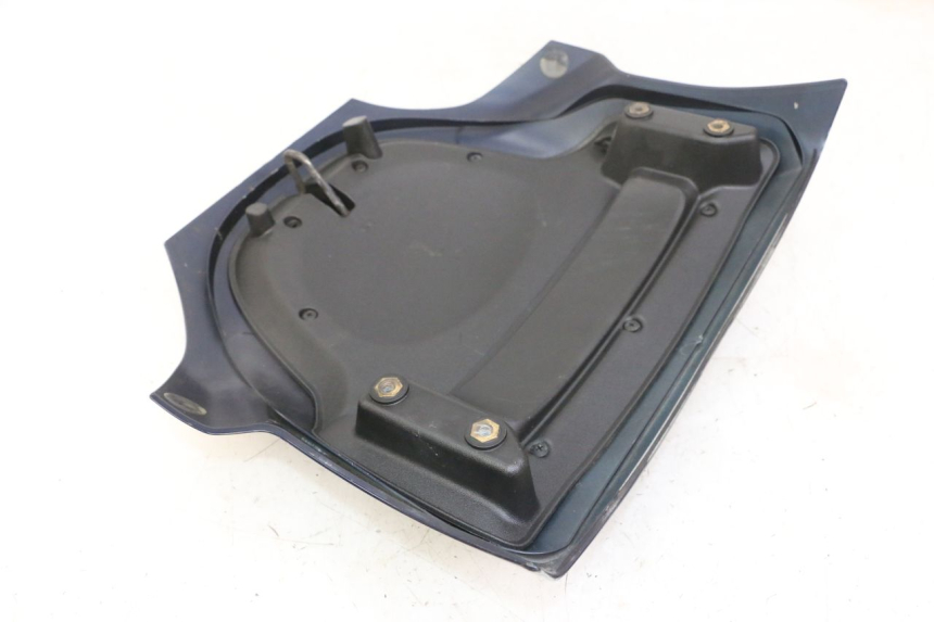 photo de VERKLEIDUNG HINTEN MITTE PIAGGIO MP3 LT 300 (2010 - 2016) - Charakteristische Merkmale