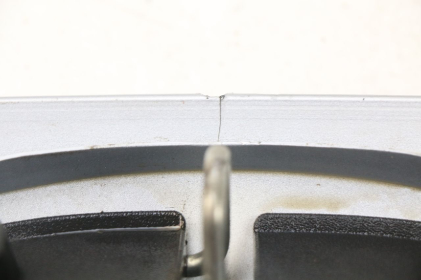 photo de HECKVERKLEIDUNG VERBINDUNG PIAGGIO MP3 125 (2006 - 2014) - Zoom auf Gebrauchszustand