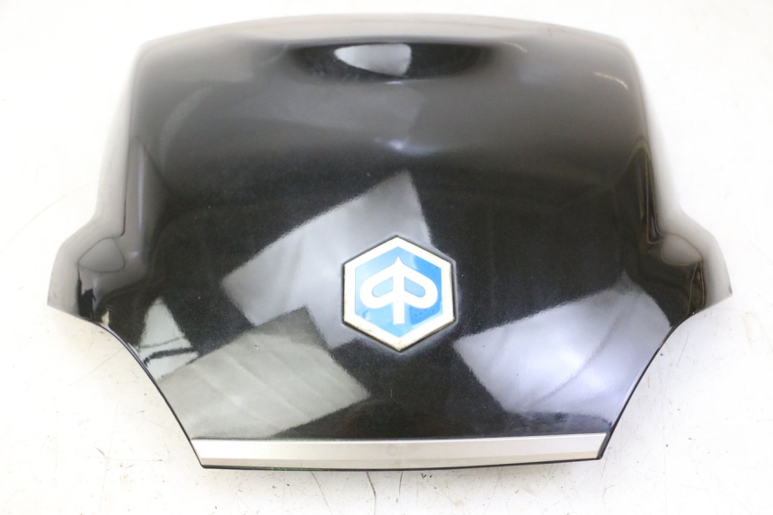 photo de VERKLEIDUNG HINTEN MITTE PIAGGIO MP3 RL 250 (2006 - 2010) - Details der Befestigungspunkte