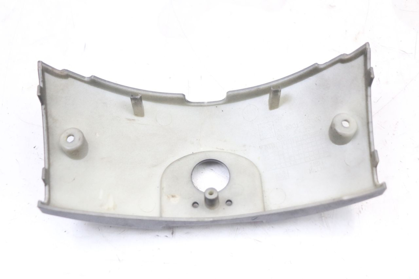 photo de VERKLEIDUNG HINTEN MITTE PEUGEOT DJANGO 125 (2014 - 2017) - Zoom auf Gebrauchszustand