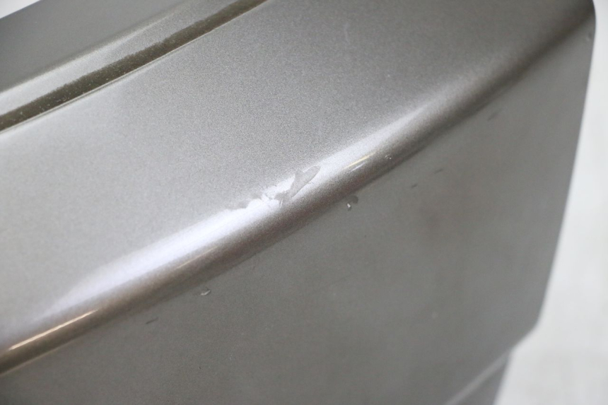 photo de VERKLEIDUNG HINTEN MITTE PEUGEOT SATELIS 125 (2013 - 2018) - Detailansicht des Bauteils