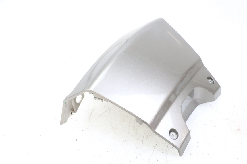 photo de VERKLEIDUNG HINTEN MITTE PEUGEOT SATELIS 125 (2013 - 2018) - Details der Befestigungspunkte