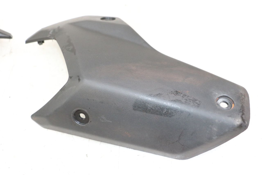 photo de VERKLEIDUNG HINTEN MITTE PEUGEOT STREETZONE 4T 50 (2018 - 2023) - Details der Befestigungspunkte