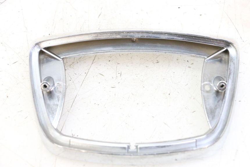 photo de VERKLEIDUNG HINTEN MITTE PIAGGIO VESPA LX IE 125 (2010 - 2012) - Detailansicht des Bauteils