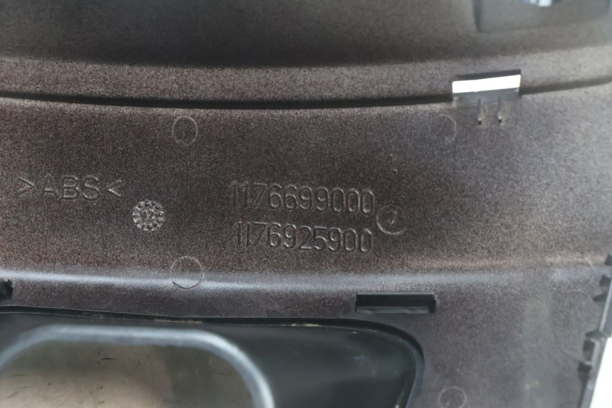 photo de HECKVERKLEIDUNG VERBINDUNG PEUGEOT SATELIS 125 (2006 - 2009) - Details der Befestigungspunkte