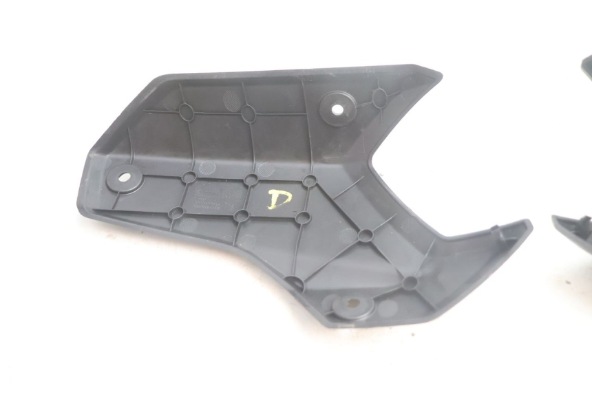 photo de VERKLEIDUNG HINTEN MITTE PEUGEOT STREETZONE NAKED 2T 50 (2014 - 2018) - Charakteristische Merkmale