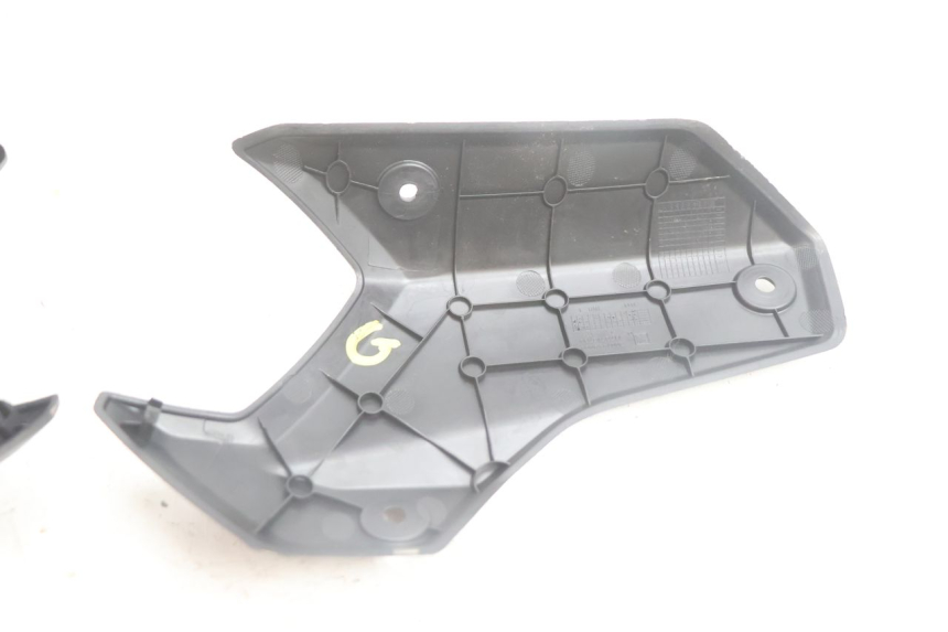 photo de VERKLEIDUNG HINTEN MITTE PEUGEOT STREETZONE NAKED 2T 50 (2014 - 2018) - Zoom auf Komponenten