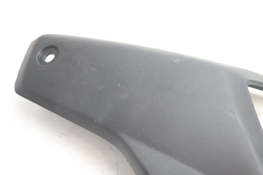 photo de VERKLEIDUNG HINTEN MITTE PEUGEOT STREETZONE NAKED 2T 50 (2014 - 2018) - Zoom auf Gebrauchszustand