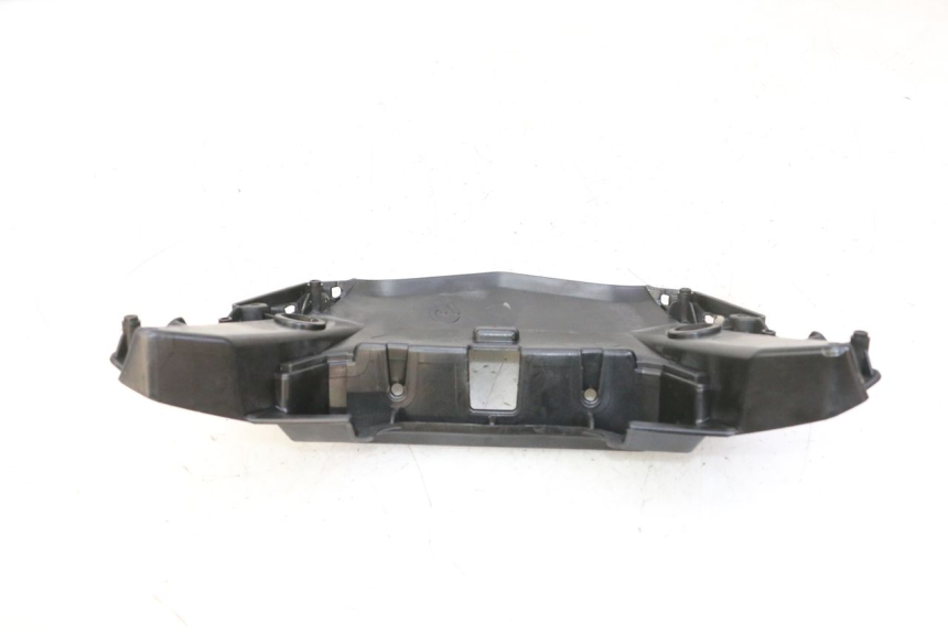 photo de VERKLEIDUNG HINTEN MITTE OBEN QUADRO 4 4D 350 (2015 - 2018) - Zoom auf Gebrauchszustand