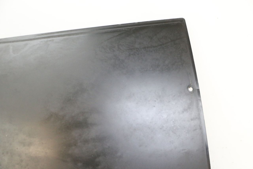 photo de VERKLEIDUNG HINTEN MITTE OBEN BMW C1 125 (2000 - 2003) - Weitere Ansicht des Artikels