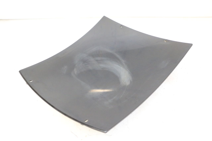 photo de VERKLEIDUNG HINTEN MITTE OBEN BMW C1 125 (2000 - 2003) - Details der Befestigungspunkte