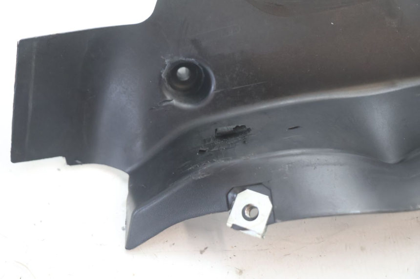 photo de VERKLEIDUNG HINTEN MITTE OBEN BMW C SPORT 650 (2015 - 2021) - Detailansicht des Bauteils