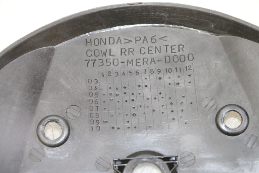 photo de VERKLEIDUNG HINTEN MITTE OBEN HONDA CBF 500 (2004 - 2007) - Detailansicht des Bauteils