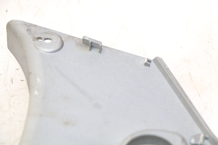 photo de OBERES HINTERES VERKLEIDUNGSTEILVERBINDER KYMCO DOWNTOWN ABS 125 (2015 - 2017) - Detailansicht des Bauteils