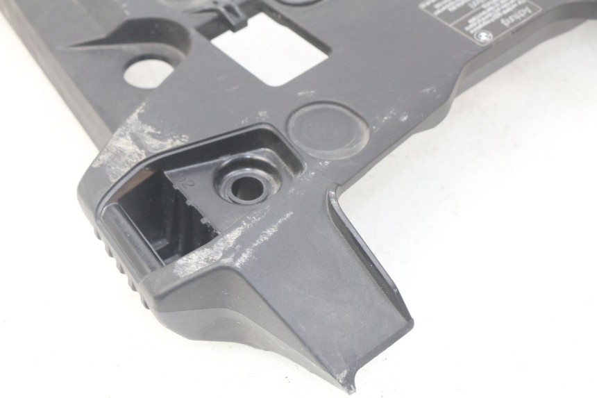 photo de VERKLEIDUNG HINTEN MITTE OBEN BMW F GS K81 850 (2018 - 2023) - Zoom auf Gebrauchszustand