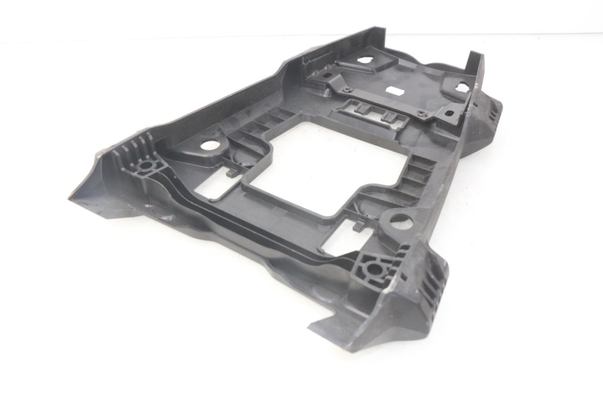 photo de VERKLEIDUNG HINTEN MITTE OBEN BMW F GS K81 850 (2018 - 2023) - Technische Nahaufnahme