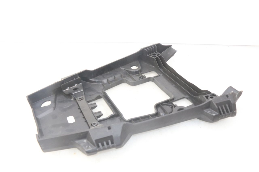 photo de VERKLEIDUNG HINTEN MITTE OBEN BMW F GS K81 850 (2018 - 2023) - Details der Befestigungspunkte