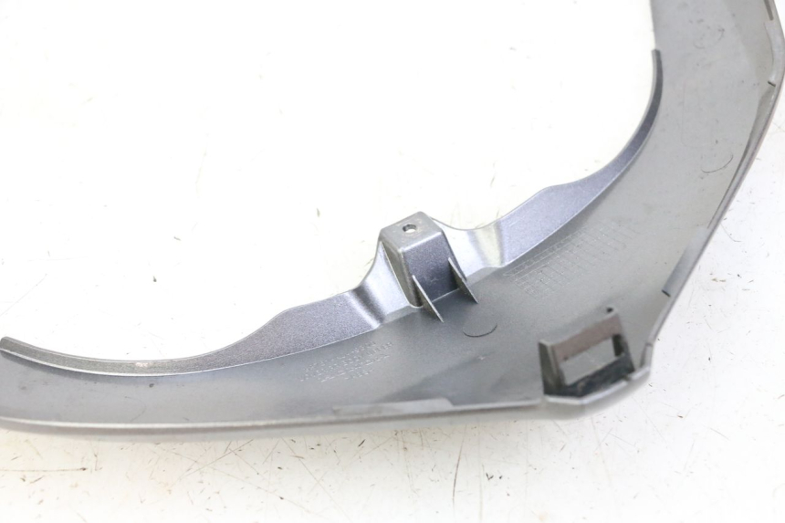 photo de VERKLEIDUNG HINTEN MITTE OBEN HONDA FORZA ABS 300 (2013 - 2017) - Zoom auf Gebrauchszustand