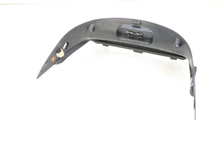 photo de VERKLEIDUNG HINTEN MITTE OBEN DAELIM HISTORY 125 (2001 - 2002) - Detailansicht des Bauteils