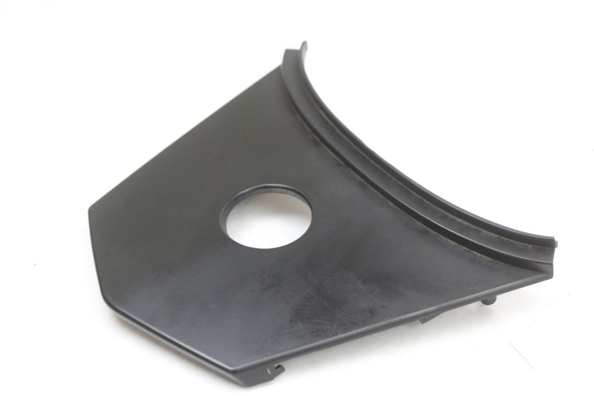 photo de HECKVERKLEIDUNG OBERER HINTERER VERBINDUNGSSTÜCK SYM JET 14 4T 50 (2018 - 2022) - Detailansicht des Bauteils