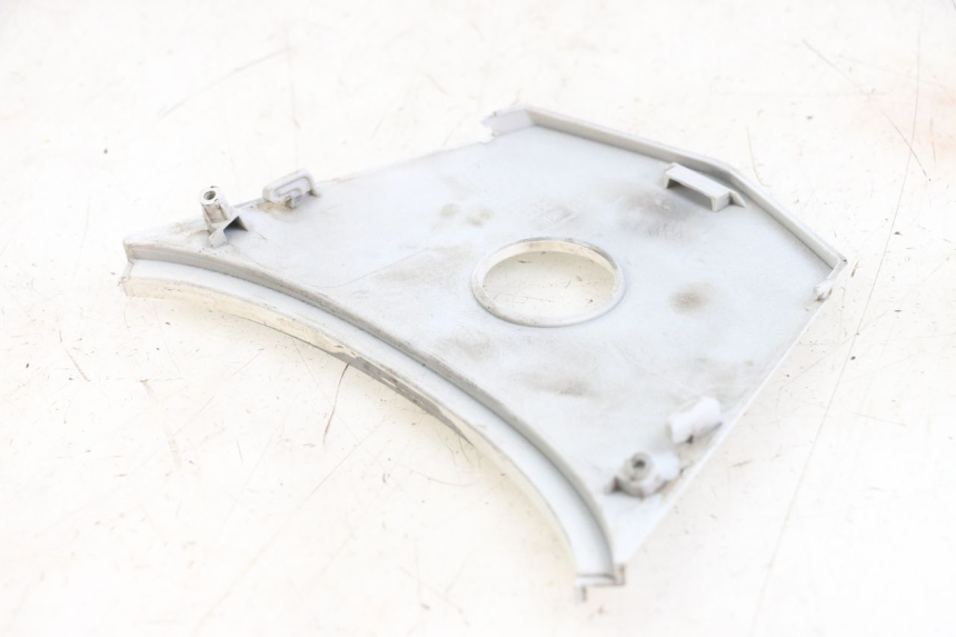 photo de HECKVERKLEIDUNG OBERER HINTERER VERBINDUNGSSTÜCK SYM JET 14 4T 50 (2018 - 2022) - Detailansicht des Bauteils