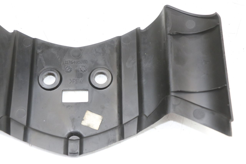 photo de OBERE HINTERE VERKLEIDUNGSVERBINDUNG PEUGEOT LUDIX 50 (2005 - 2007) - Details der Befestigungspunkte