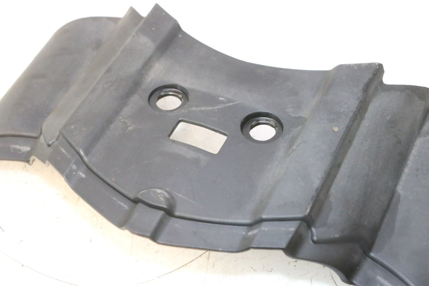 photo de VERKLEIDUNG HINTEN MITTE OBEN PEUGEOT LUDIX PRO 2T 50 (2010 - 2017) - Detailansicht des Bauteils