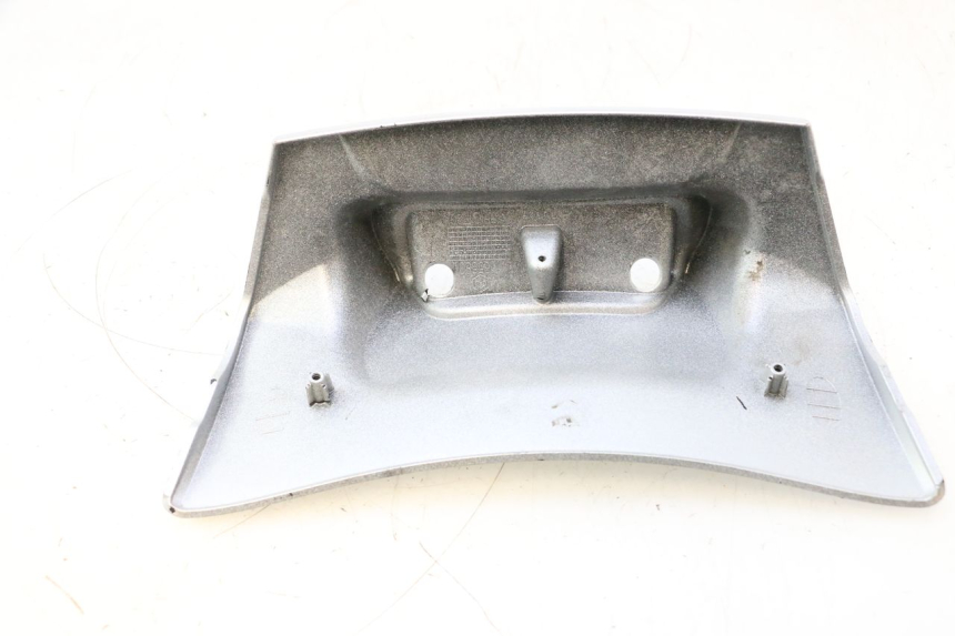 photo de VERKLEIDUNG HINTEN MITTE OBEN PIAGGIO MP3 LT 400 (2007 - 2012) - Details der Befestigungspunkte