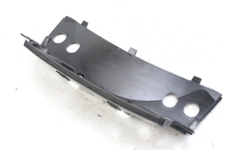 photo de OBERE HINTERE VERKLEIDUNGSVERBINDUNG PIAGGIO MP3 RL 250 (2006 - 2010) - Detailansicht des Bauteils