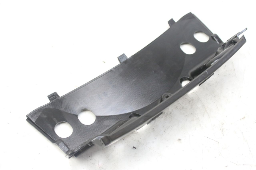 photo de OBERE HINTERE VERKLEIDUNGSVERBINDUNG PIAGGIO MP3 RL 250 (2006 - 2010) - Zoom auf Gebrauchszustand