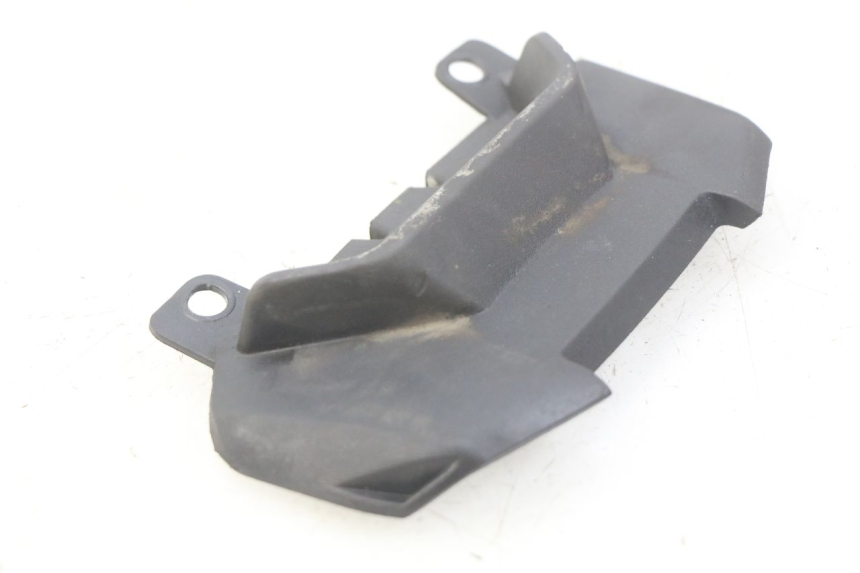 photo de OBERES HINTERES VERKLEIDUNGSTEILVERBINDER YAMAHA MT-07 MT07 700 (2018 - 2020) - Zoom auf Gebrauchszustand