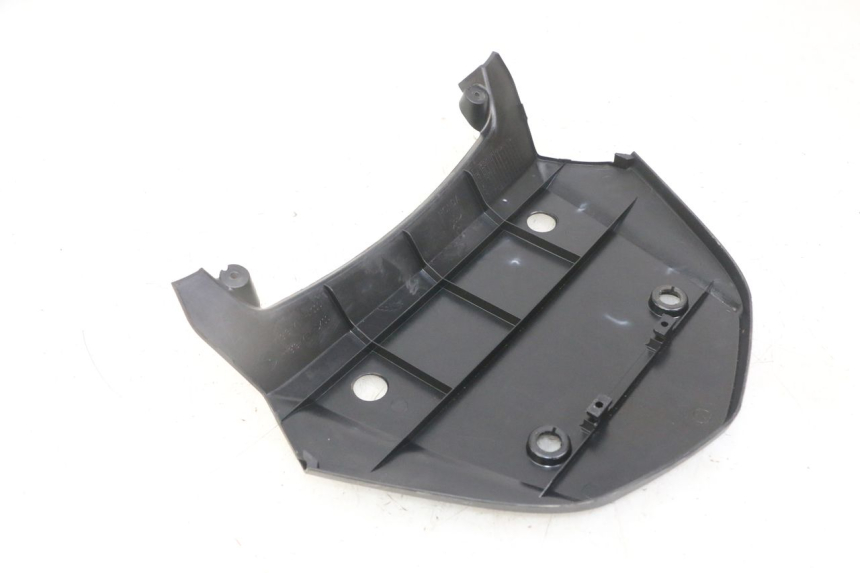 photo de VERKLEIDUNG HINTEN MITTE OBEN HONDA NTV DEAUVILLE ABS 700 (2007 - 2016) - Zoom auf Gebrauchszustand