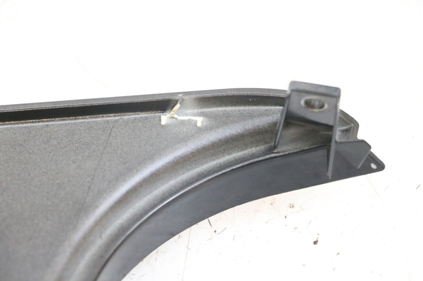 photo de OBERES HINTERES VERKLEIDUNGSTEILVERBINDER SYM ORBIT III 3 4T 50 (2018 - 2021) - Detailansicht des Bauteils