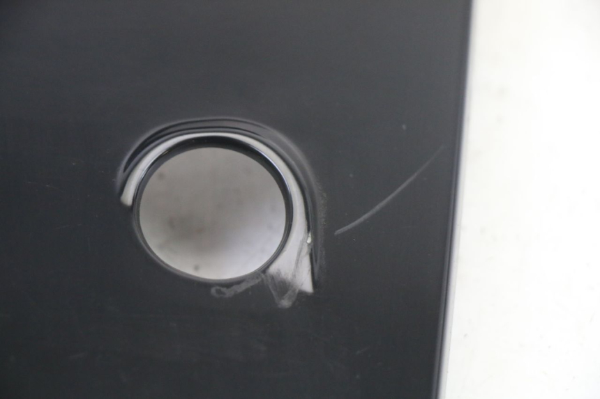 photo de VERKLEIDUNG HINTEN MITTE OBEN SYM ORBIT III 3 4T 50 (2021 - 2025) - Alternative Perspektive