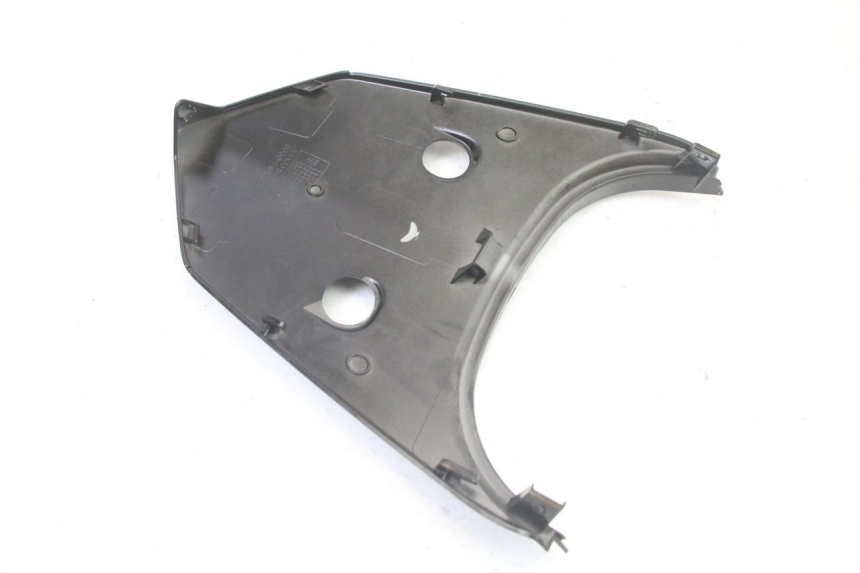 photo de VERKLEIDUNG HINTEN MITTE OBEN SYM ORBIT III 3 4T 50 (2021 - 2025) - Details der Befestigungspunkte