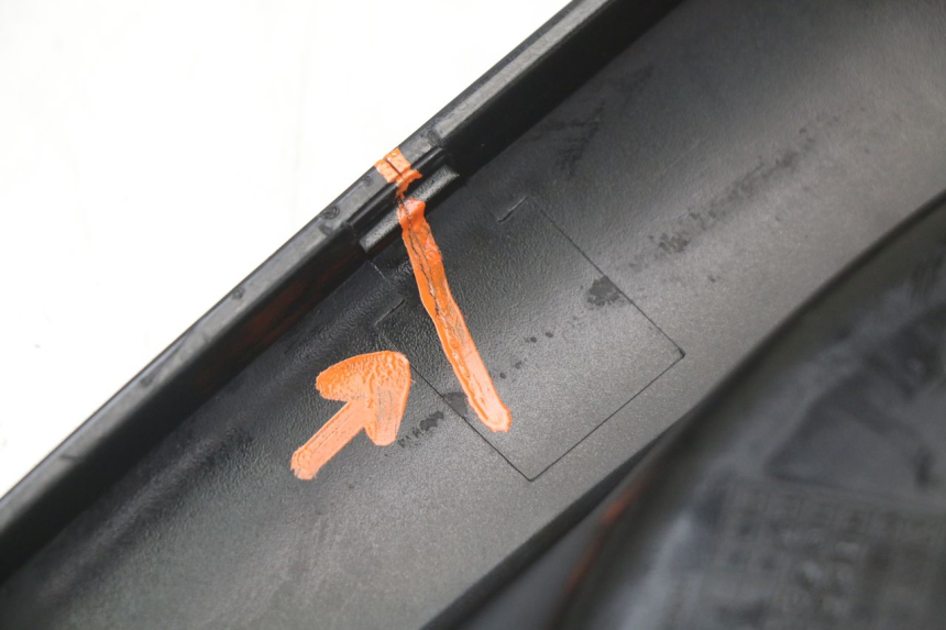 photo de VERKLEIDUNG HINTEN MITTE OBEN HONDA PCX (JF28) 125 (2009 - 2011) - Geprüftes Gebrauchtteil