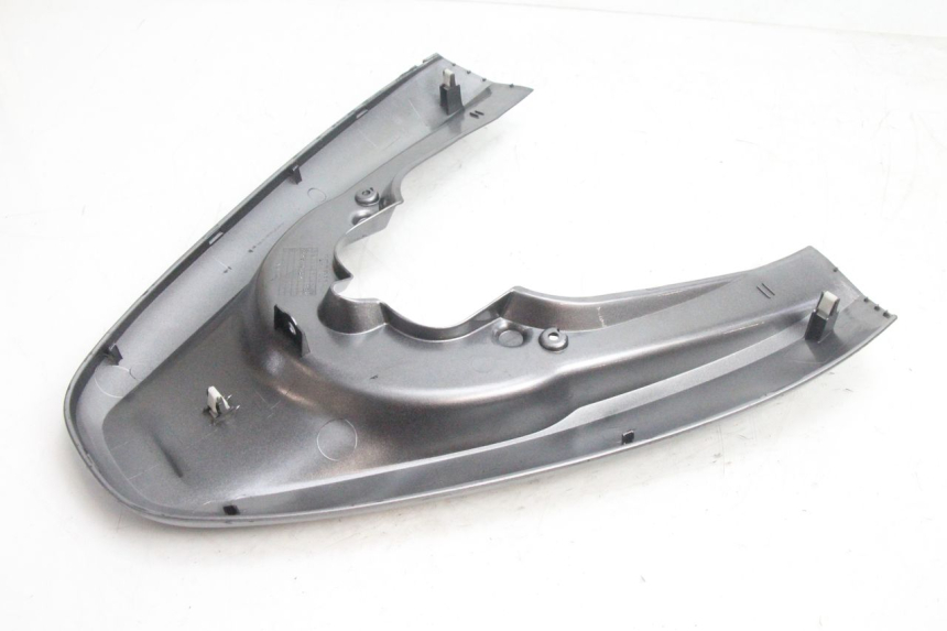 photo de VERKLEIDUNG HINTEN MITTE OBEN HONDA PCX (JF28) 125 (2009 - 2011) - Geprüftes Gebrauchtteil