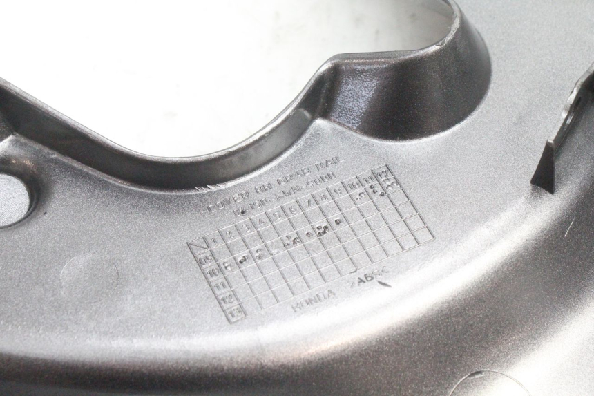 photo de VERKLEIDUNG HINTEN MITTE OBEN HONDA PCX (JF28) 125 (2009 - 2011) - Kennzeichnungen und Originalreferenzen