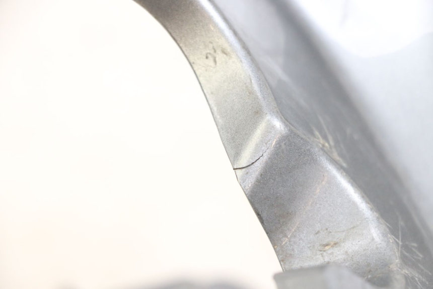 photo de VERKLEIDUNG HINTEN MITTE OBEN HONDA PCX (JF47) 125 (2012 - 2013) - Detailansicht des Bauteils
