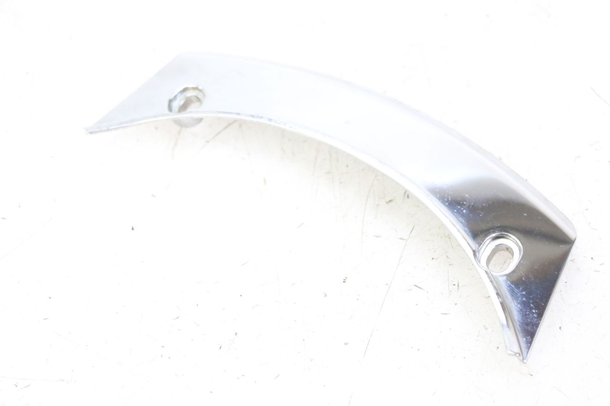 photo de VERKLEIDUNG HINTEN MITTE OBEN PEUGEOT SATELIS 125 (2013 - 2018) - Details der Befestigungspunkte