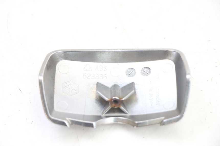 photo de VERKLEIDUNG HINTEN MITTE OBEN PIAGGIO VESPA S 2T 50 (2007 - 2014) - Alternative Perspektive