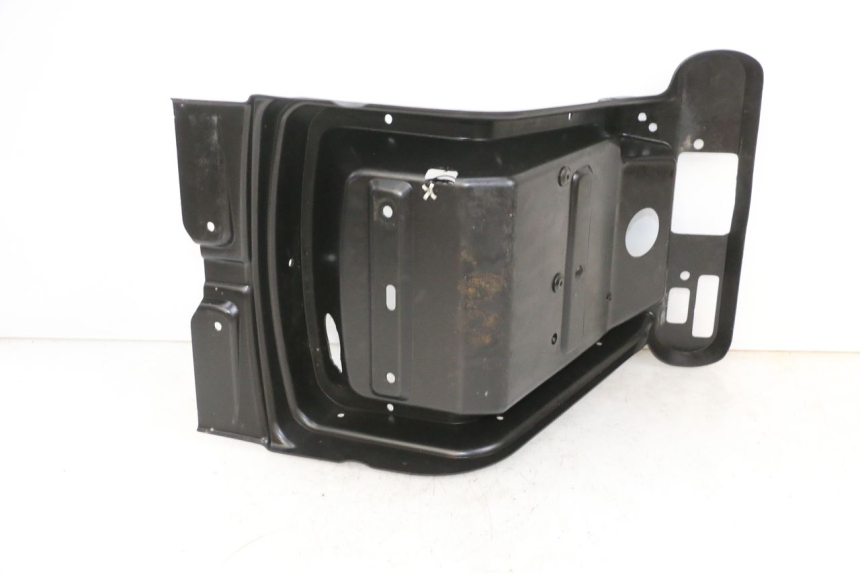 photo de VERKLEIDUNG HINTEN MITTE OBEN LIGIER PULSE 3 1 (2014 - 2020) - Zoom auf Gebrauchszustand