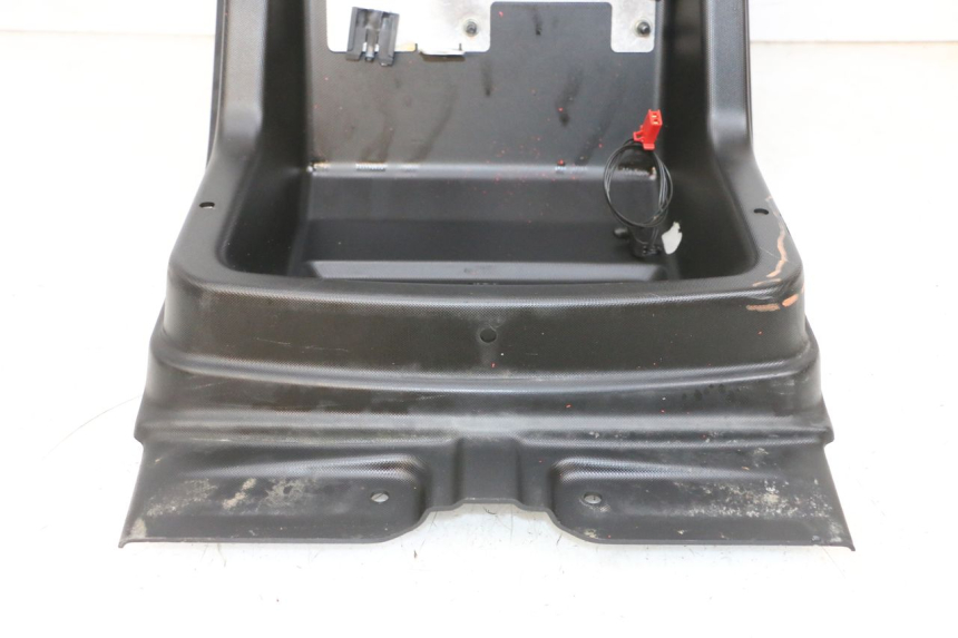 photo de VERKLEIDUNG HINTEN MITTE OBEN LIGIER PULSE 3 1 (2014 - 2020) - Oberflächenzustand und Material